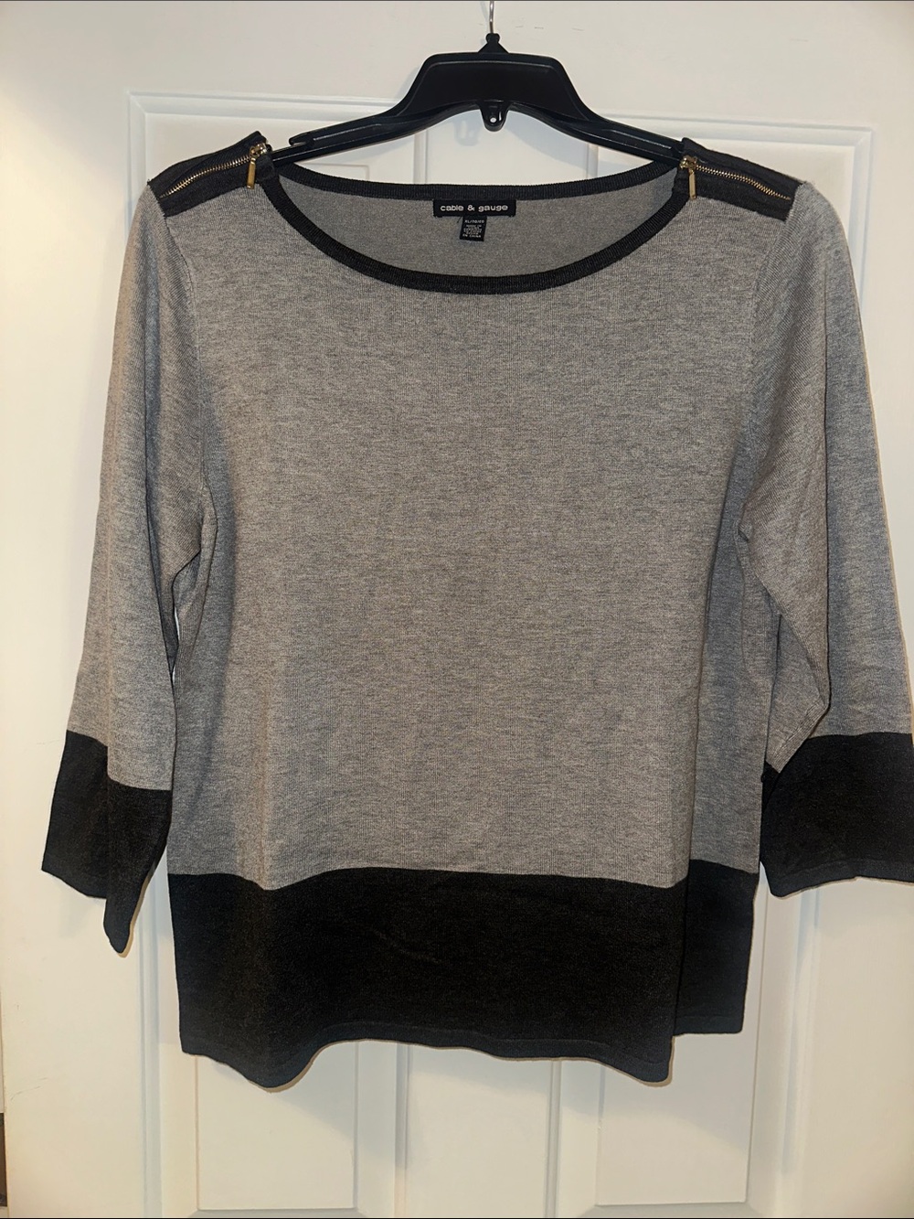 Cable & Gauge XL Gray and Black Crewneck Sweater with Shoulder Zips